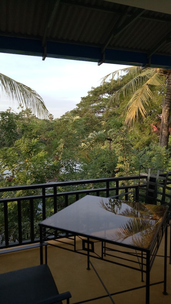 Samathi Lake Resort 12/48