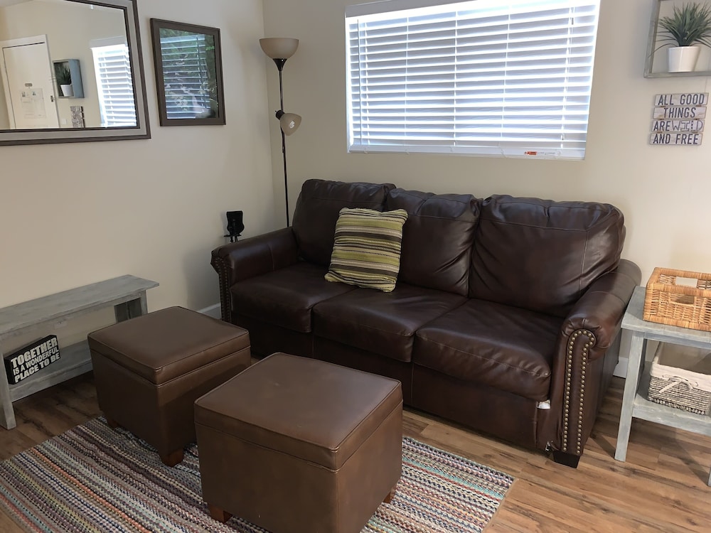 Oak Square Condominiums 30/50