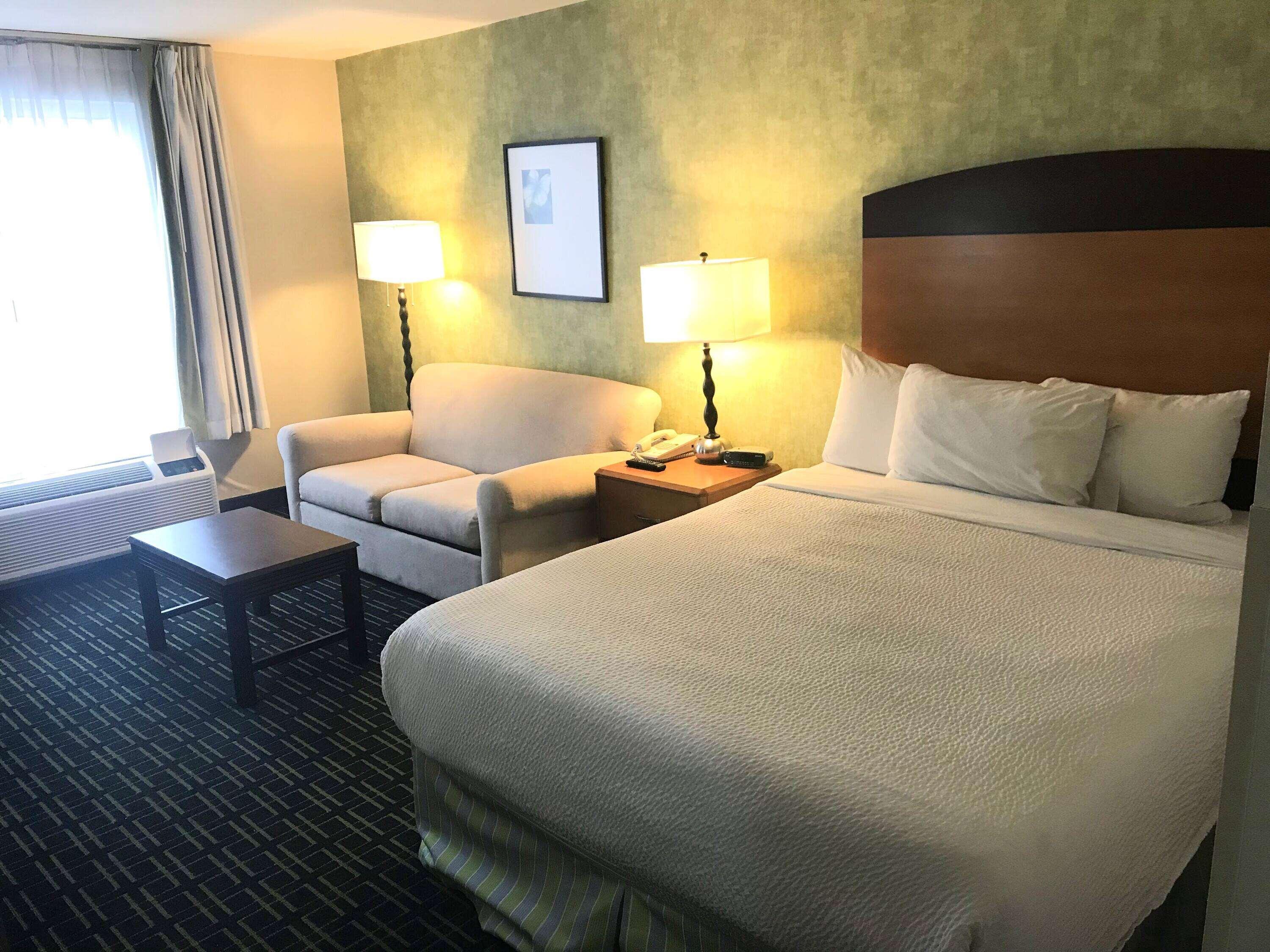 DELUXE, QUEEN BED