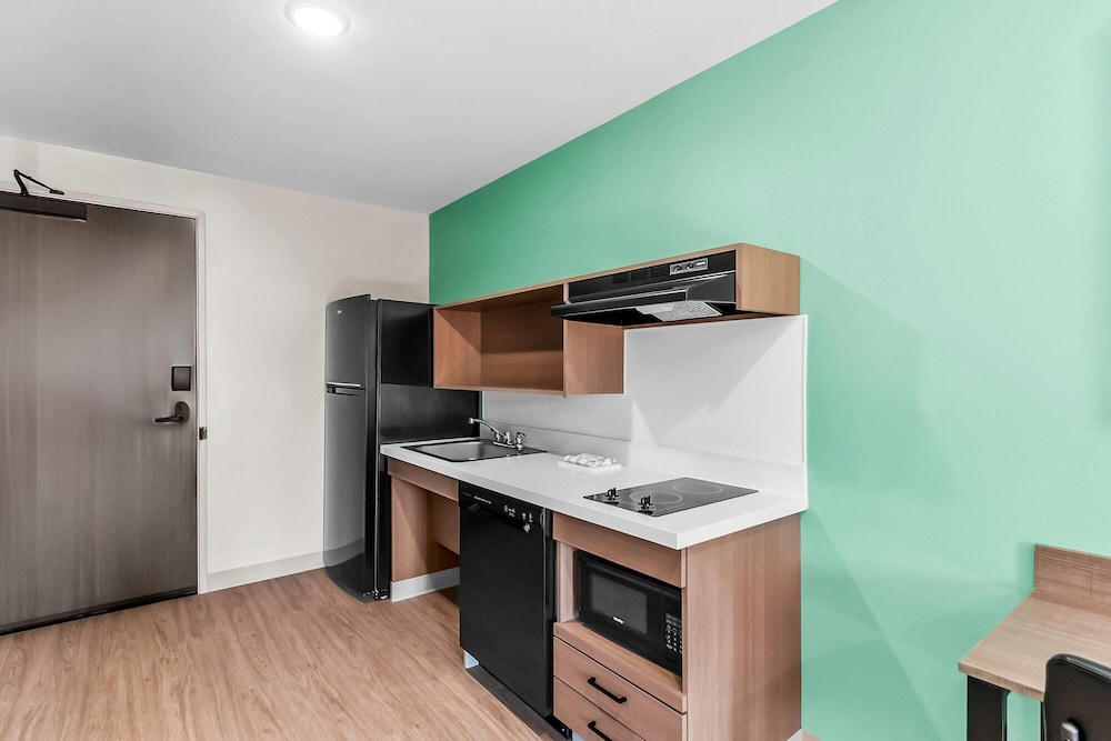 ECHO Suites Extended Stay by Wyndham Sterling 34/41