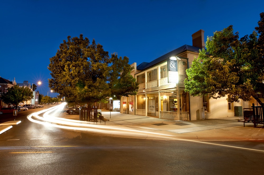 Cobb & Co Court Boutique Hotel 1/29