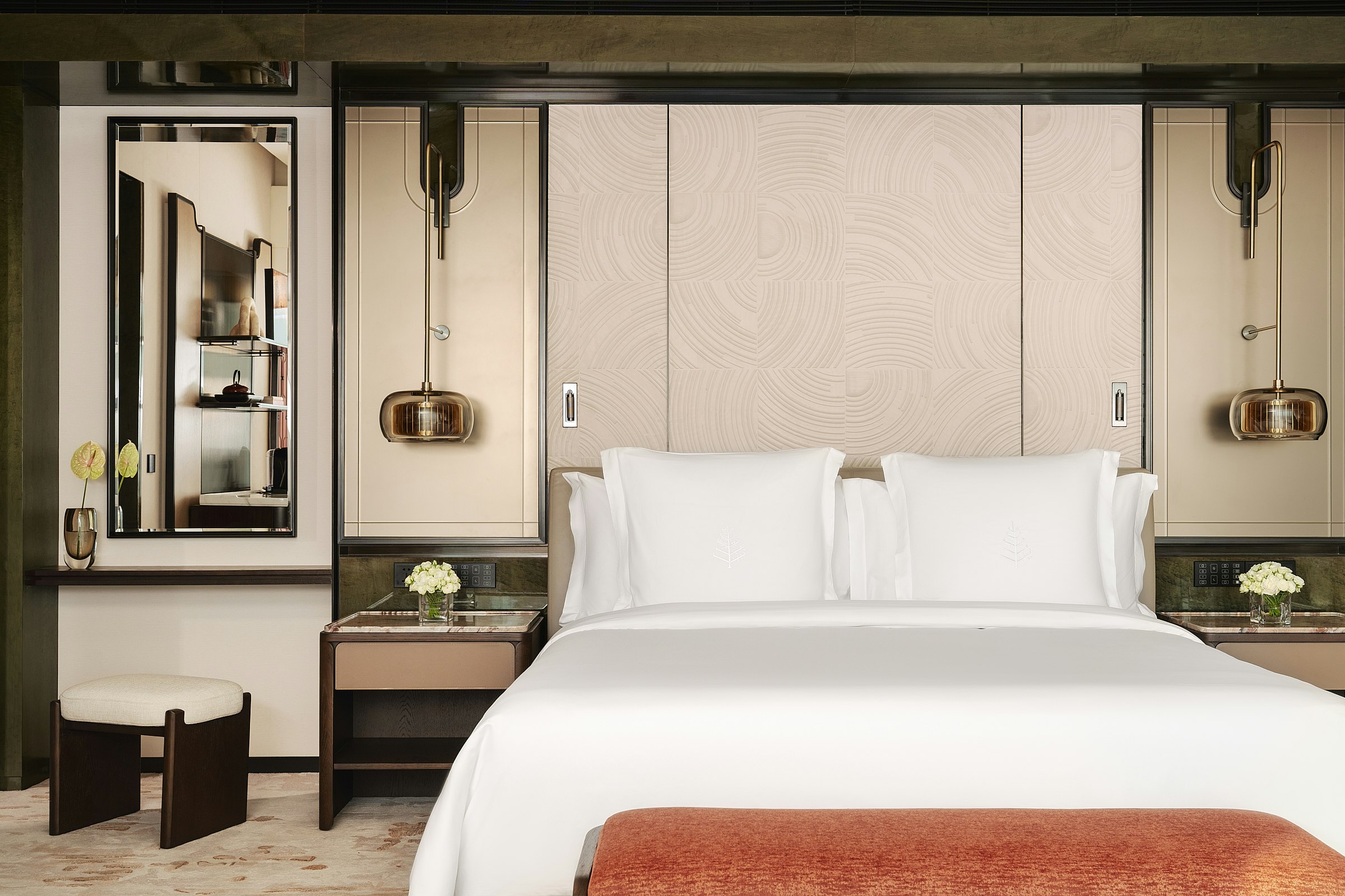 ROOM, KING BED, CANTON TOWER VIEW, BATHTUB
