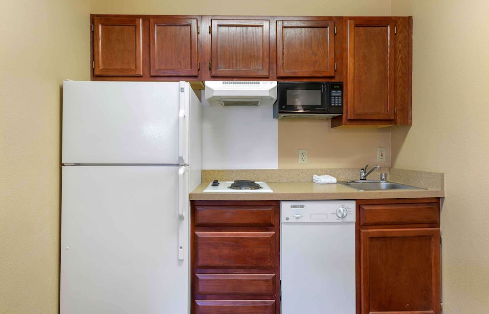 Extended Stay America Select Suites Phoenix Airport E Oak St 53/56