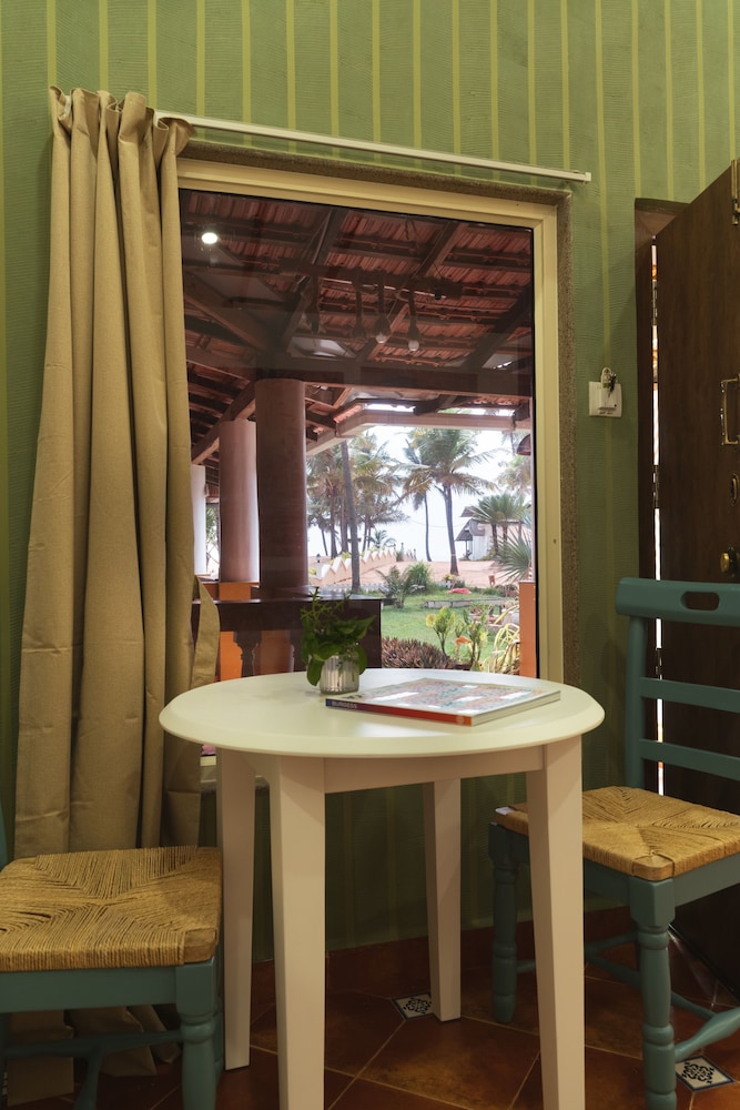 C'roque Beach Resort 32/50