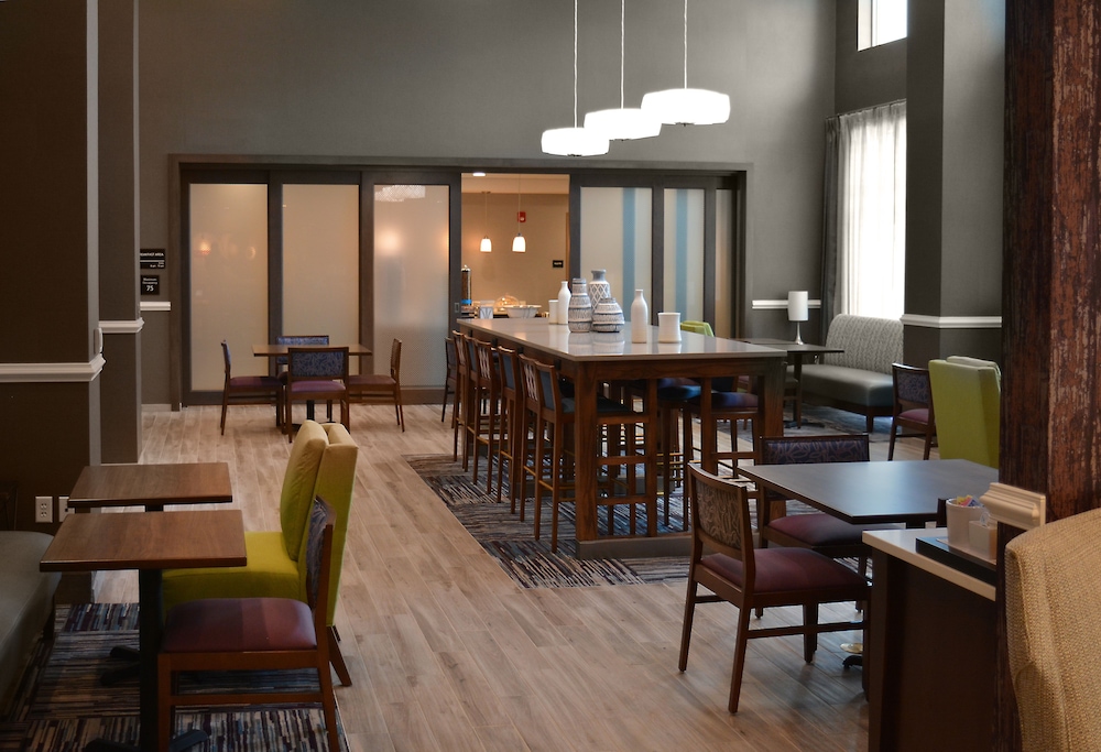 Hampton Inn & Suites Philadelphia/Media 38/47
