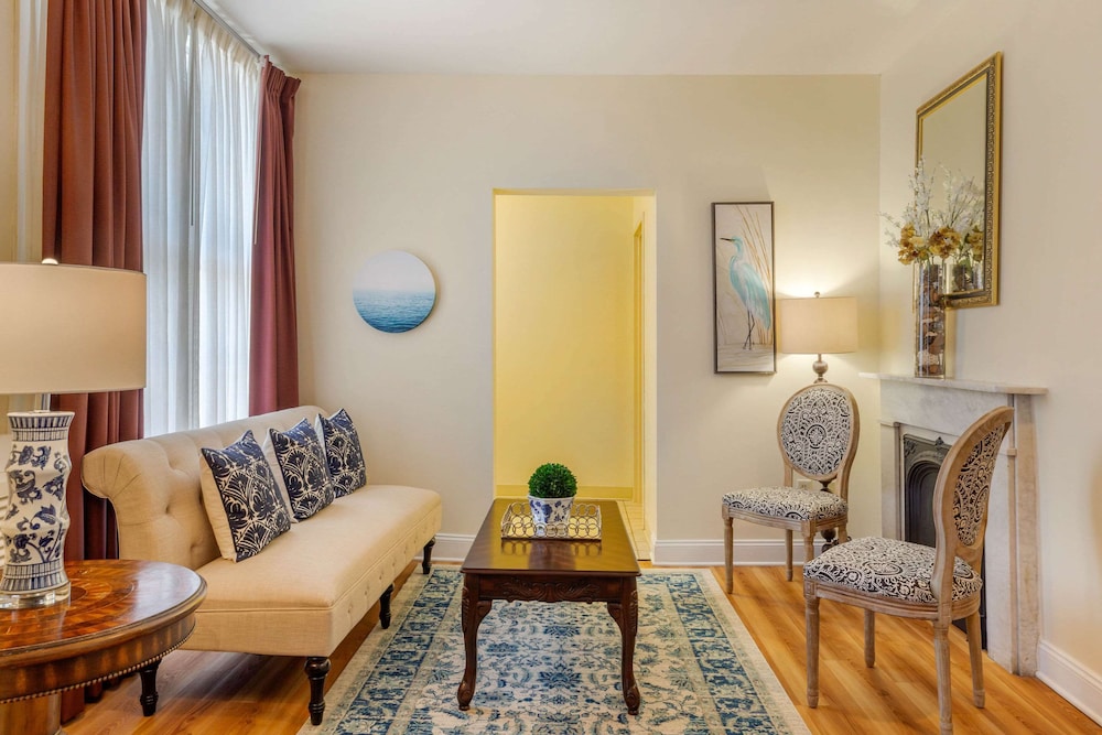 The Carriage House Inn Newport 30/44
