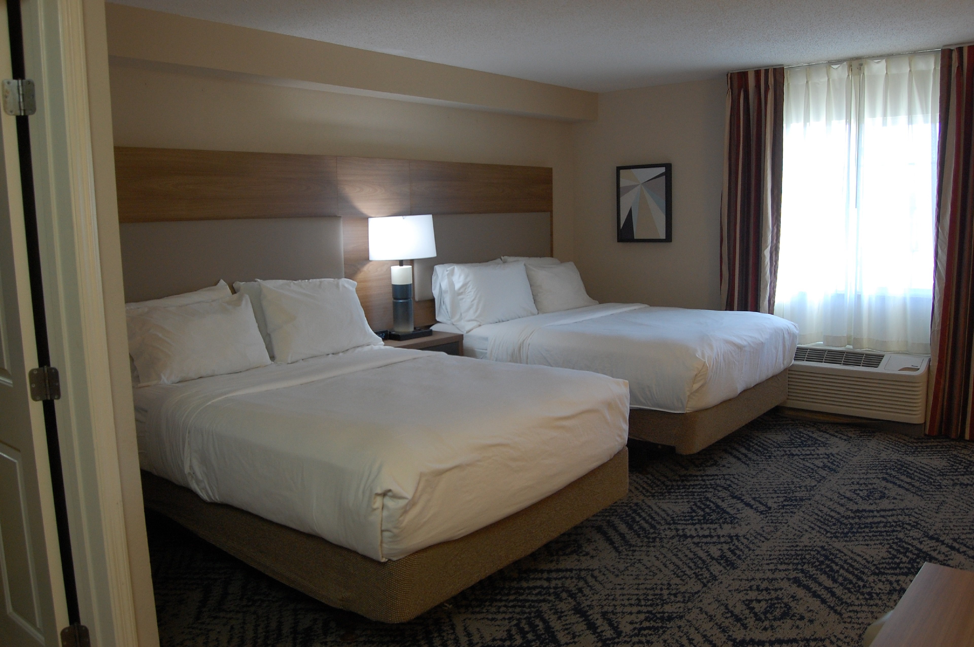 CANDLEWOOD SUITES HARRISBURG 28/76