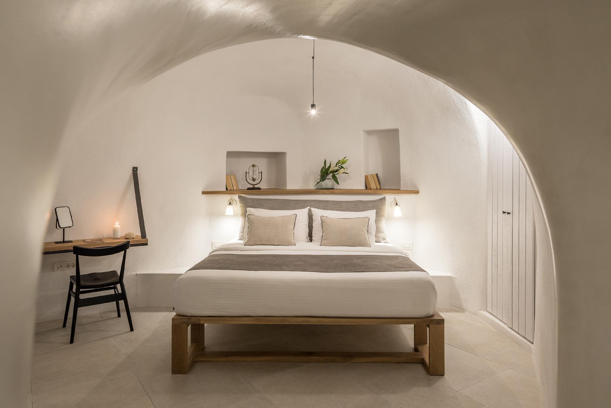 Cave, Suite, Caldera View