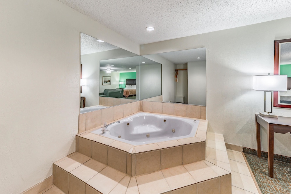QUALITY INN ALLEN - PLANO EAST 22/37