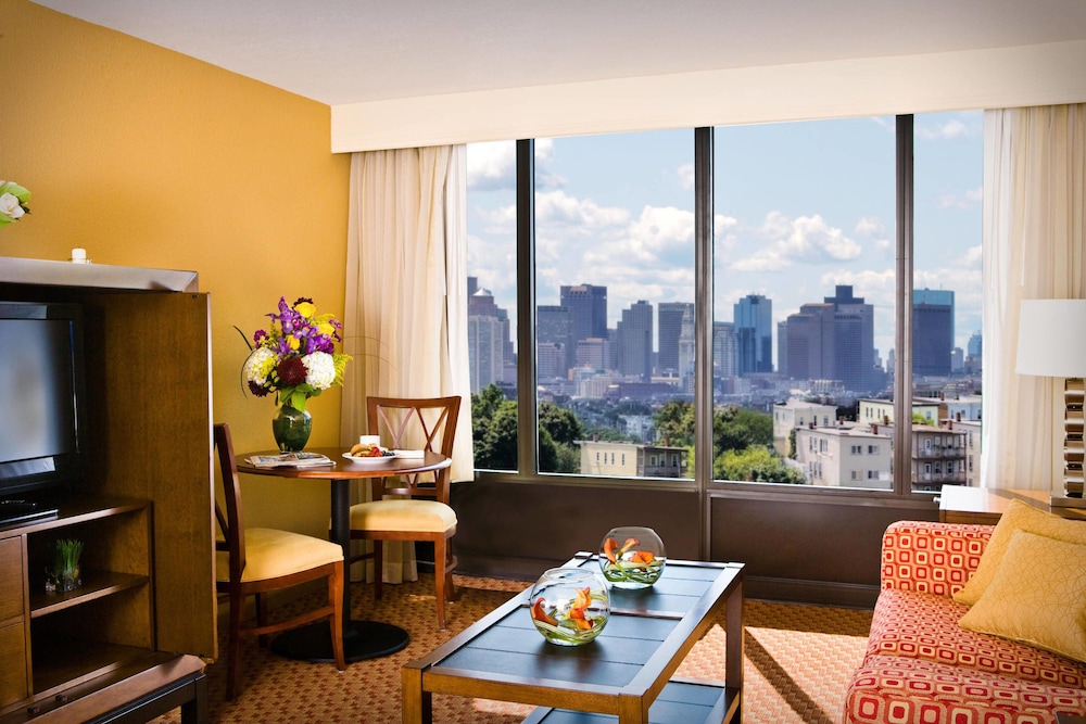COURTYARD BY MARRIOTT LOGAN AIRPORT 44/49