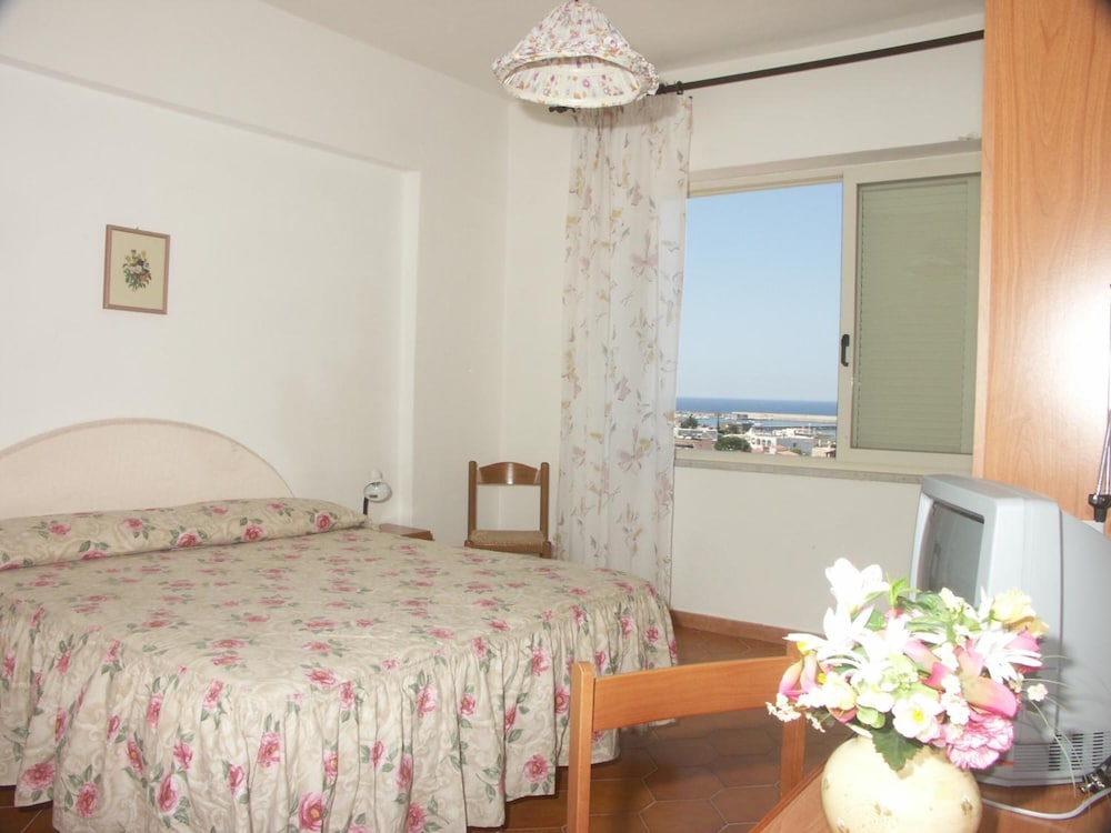 Hotel Villa Mena 37/50