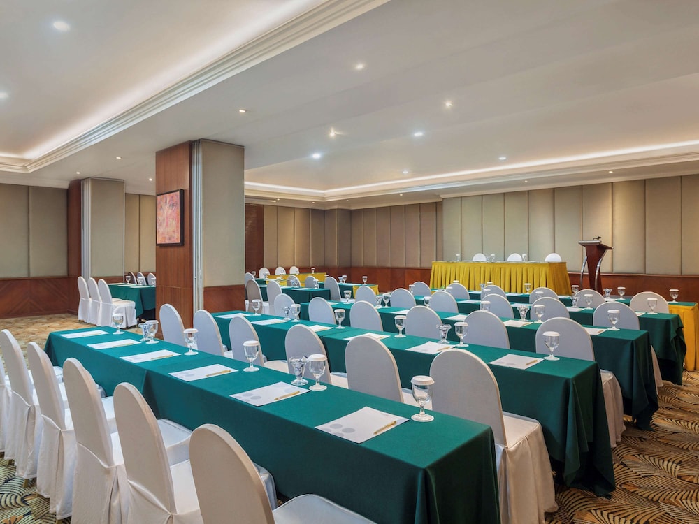 NOVOTEL SEMARANG 66/76