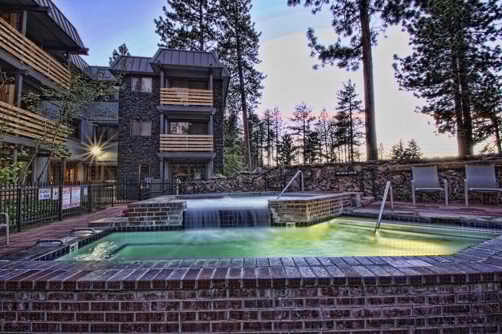 Hotel Azure Tahoe 28/39