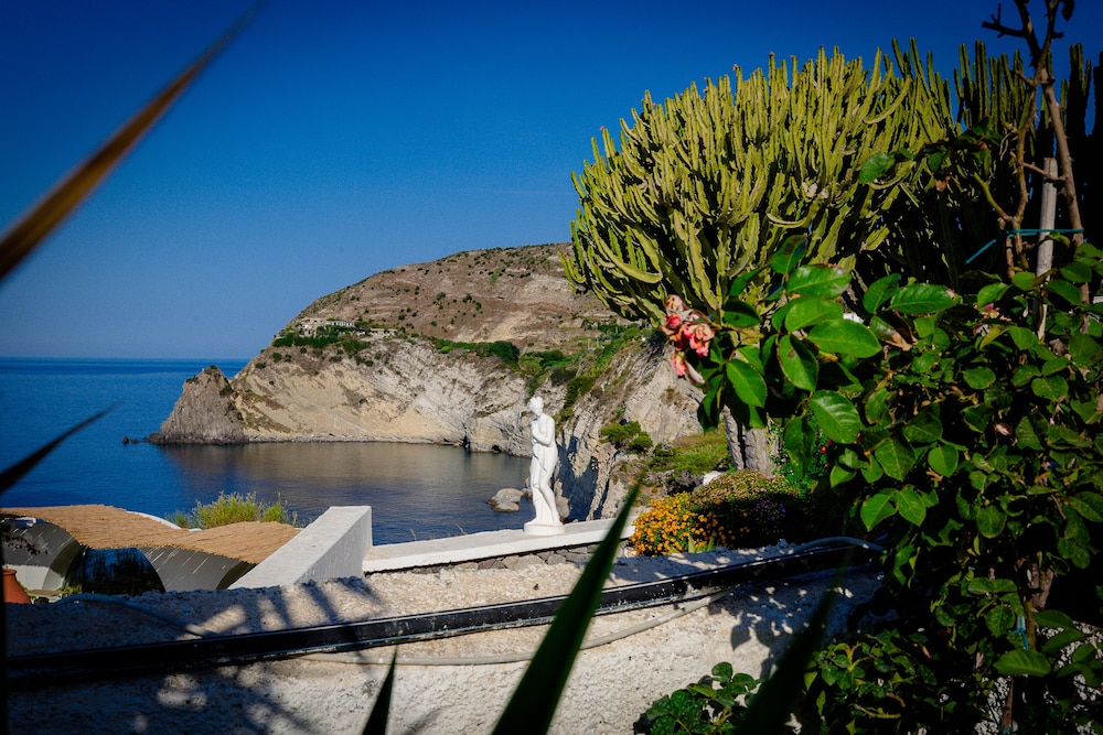 Casa Adolfo Ischia 46/50