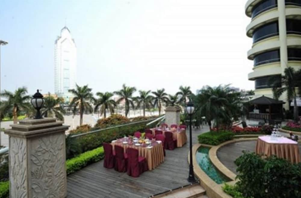 Royal Marina Plaza 58/60