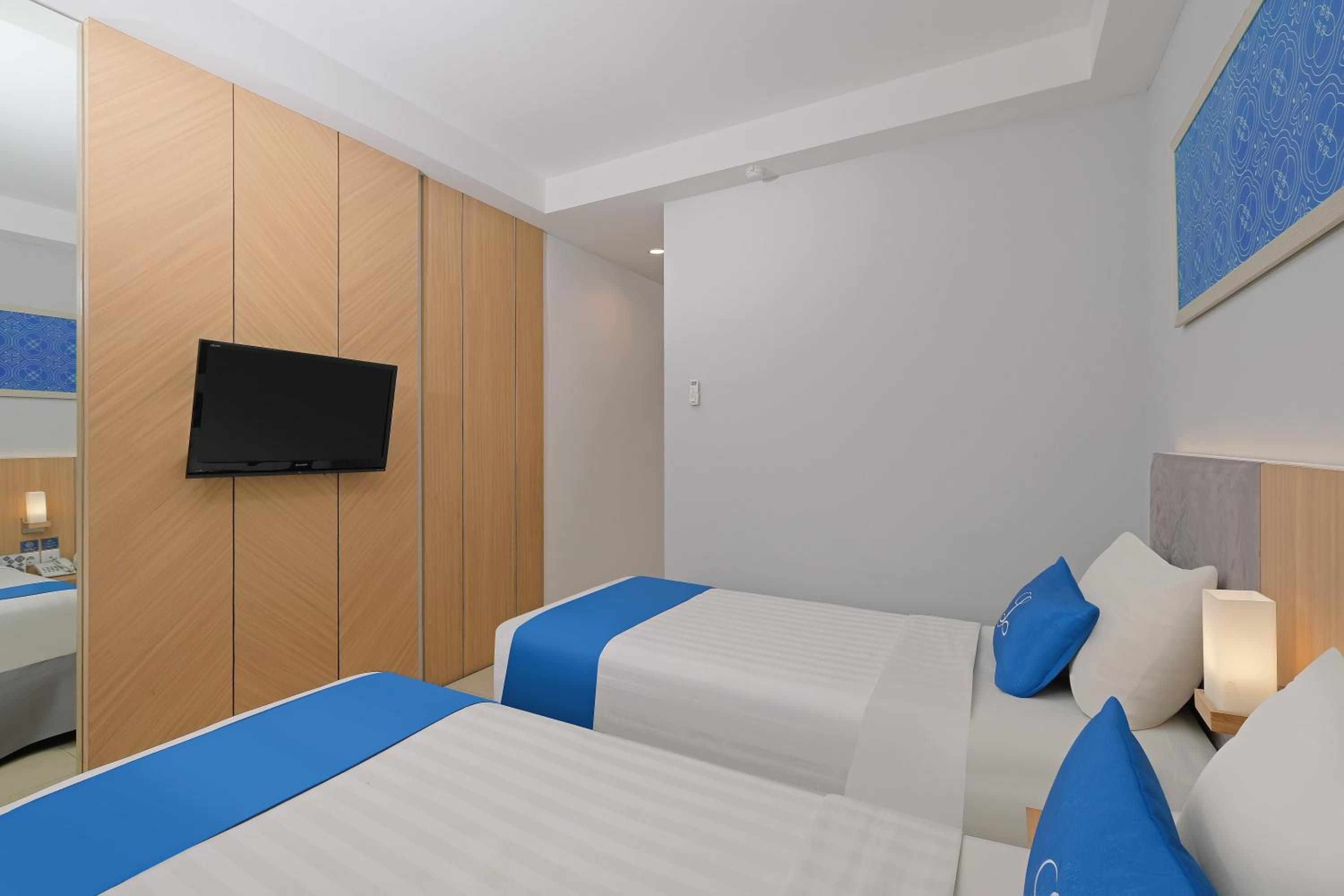 غرفة بسرير مزدوج أو سريرين منفصلين، Hotel Laksana Solo Managed by Dafam 3/3