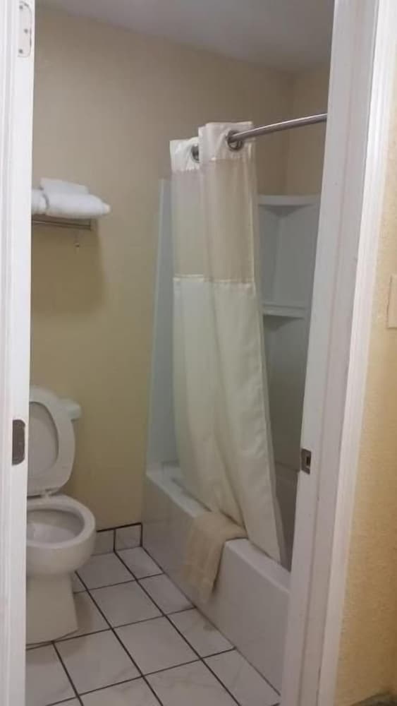 Americas Best Value Inn San Marcos 48/50