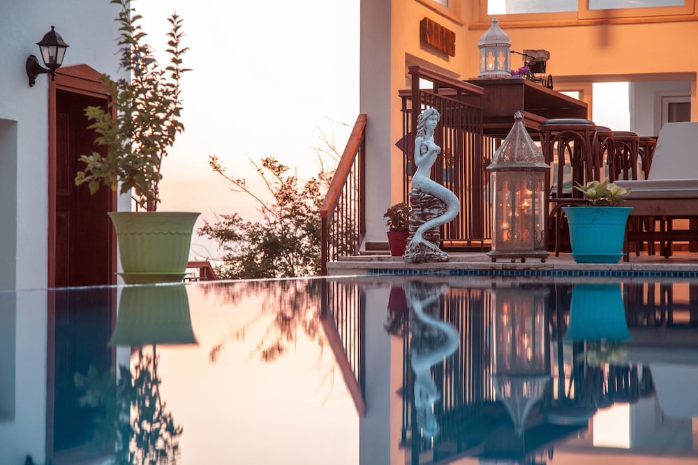 Sunset Villa Hotel 40/50