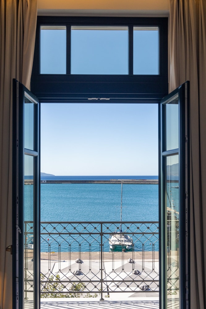 Grand Hotel Kalamata 38/50