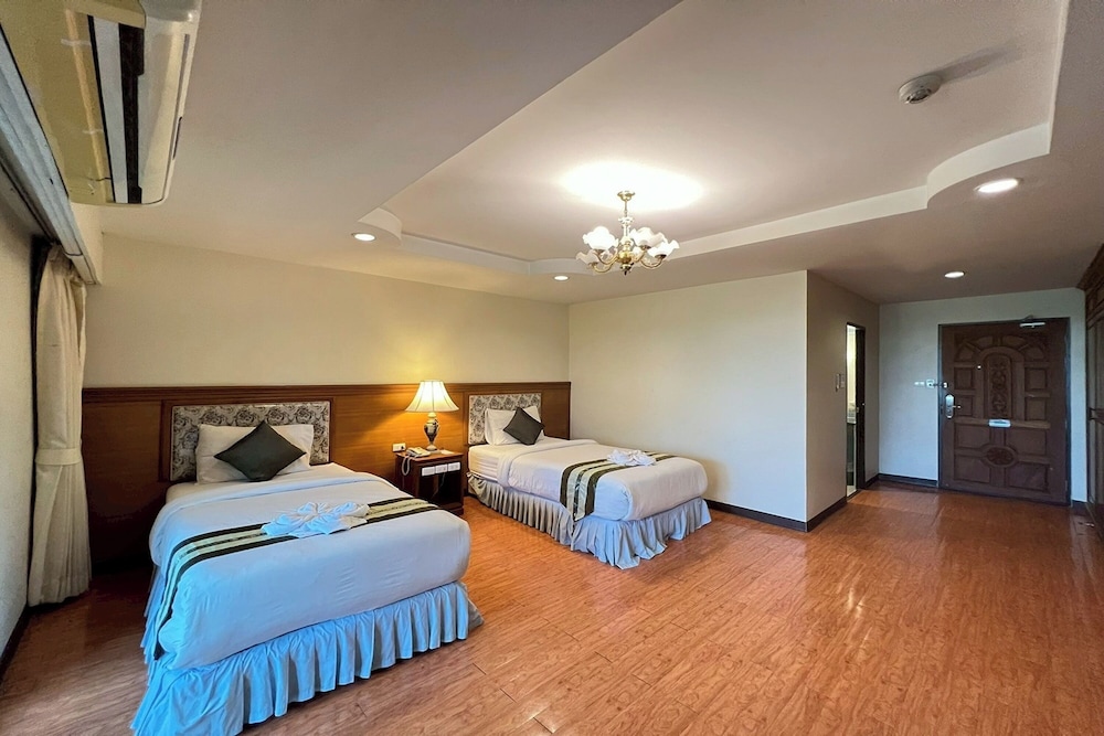DELUXE, TWIN BEDS