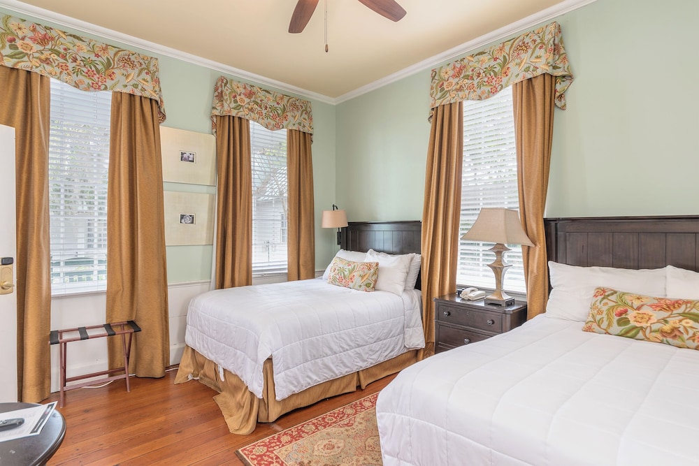 Courtyard, 2 Double Beds