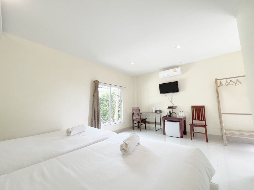 BASIC, TWIN BEDS, RESORT VIEW