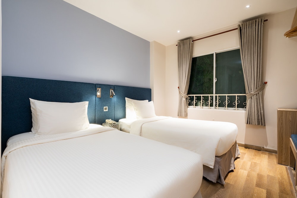 EXECUTIVE, TWIN BEDS