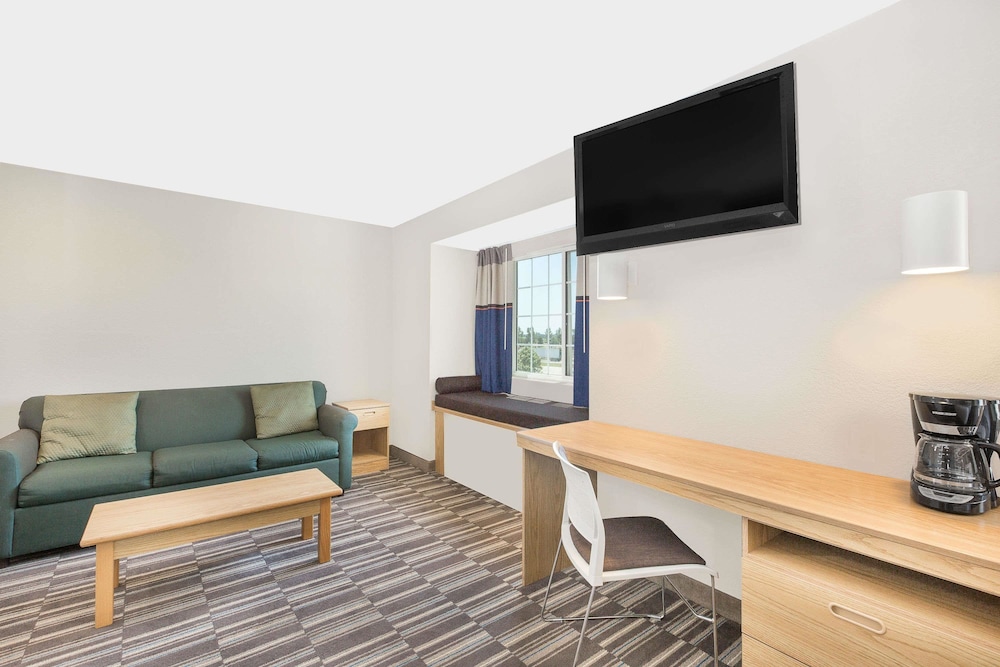 Microtel Inn Suites Ames 25/38