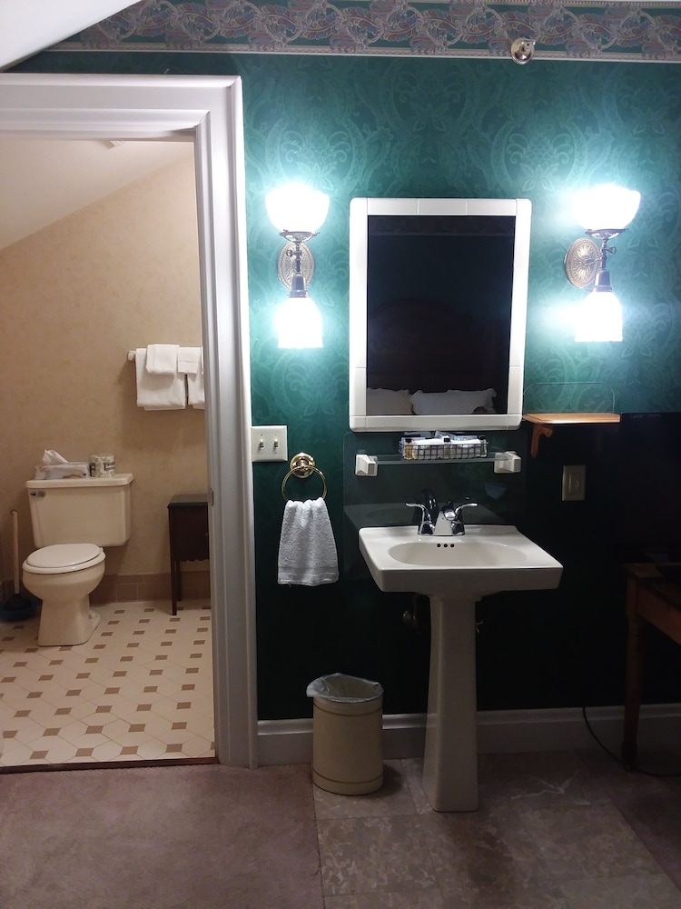 Kingsley Inn 54/64