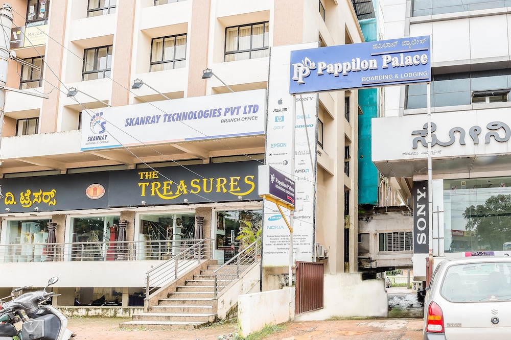 Treebo Pappilon Palace Mangalore 1/38