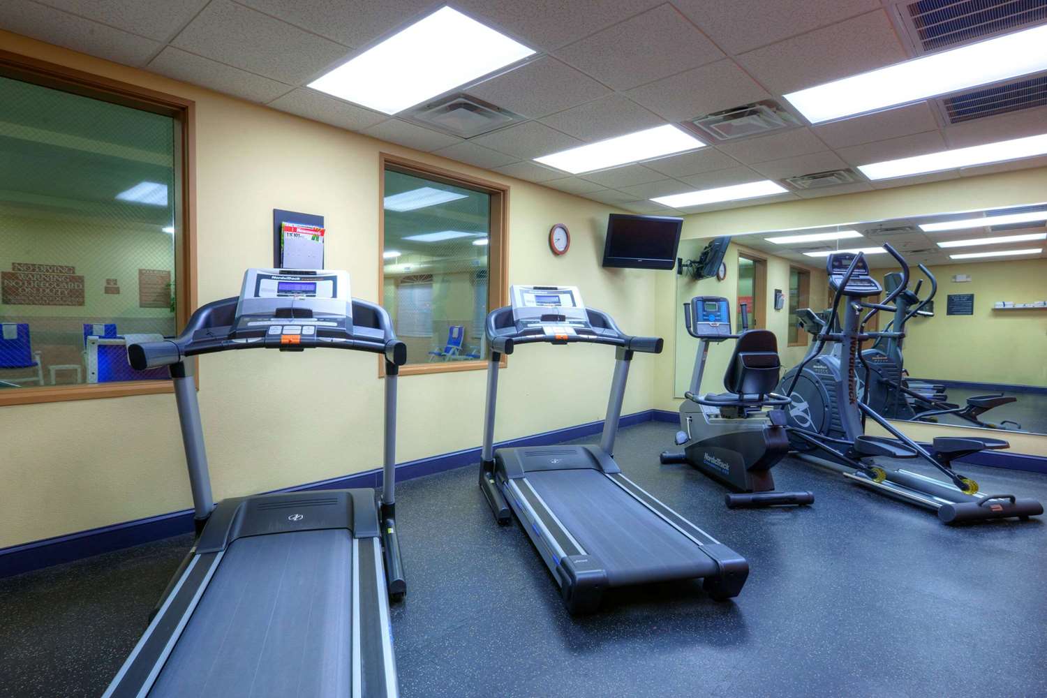 Country Inn & Suites By Radisson, Emporia, VA 16/37