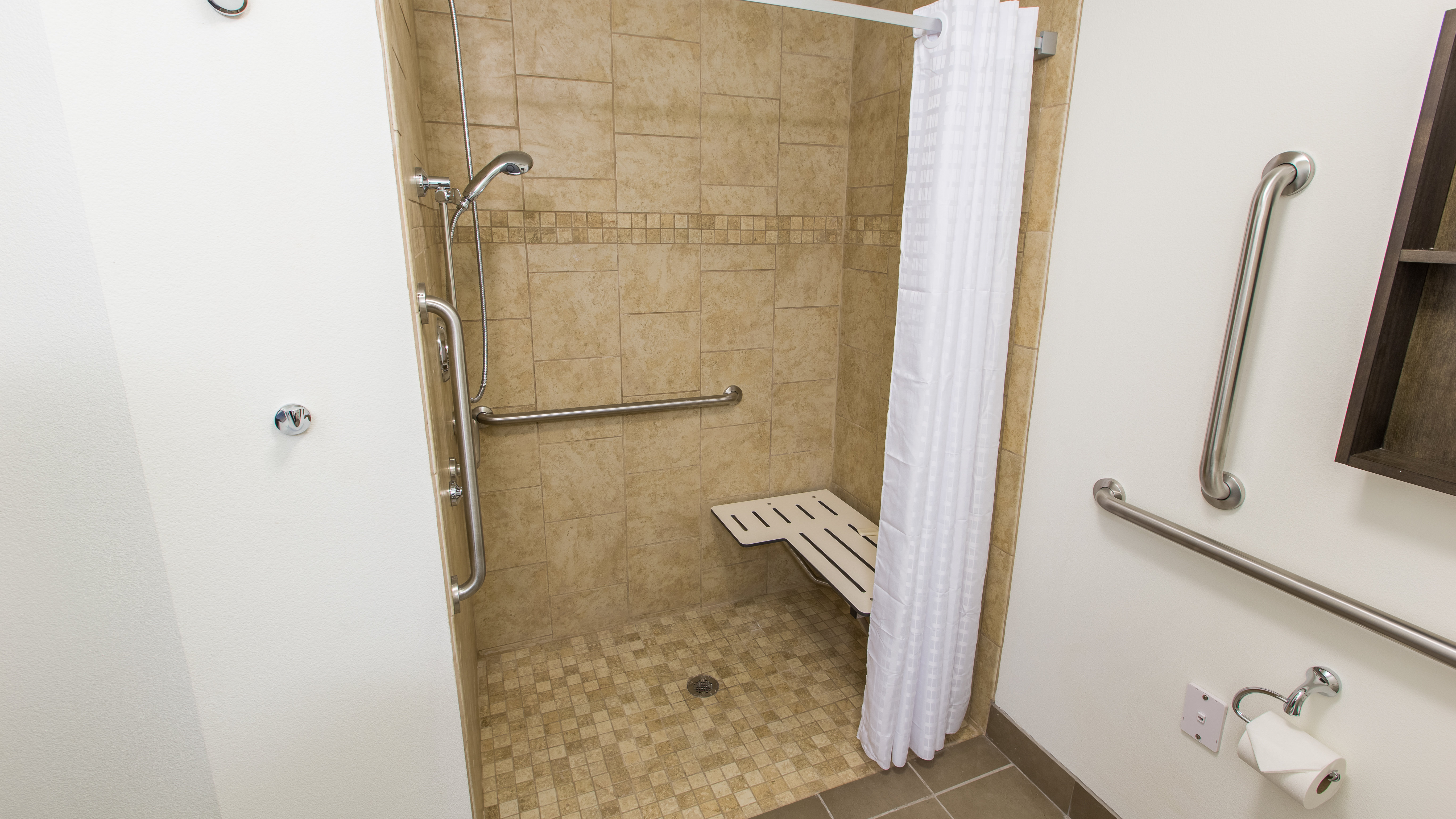 جناح استوديو بسرير كوين لذوي الإعاقة، CANDLEWOOD SUITES OVERLAND PARK 2/2