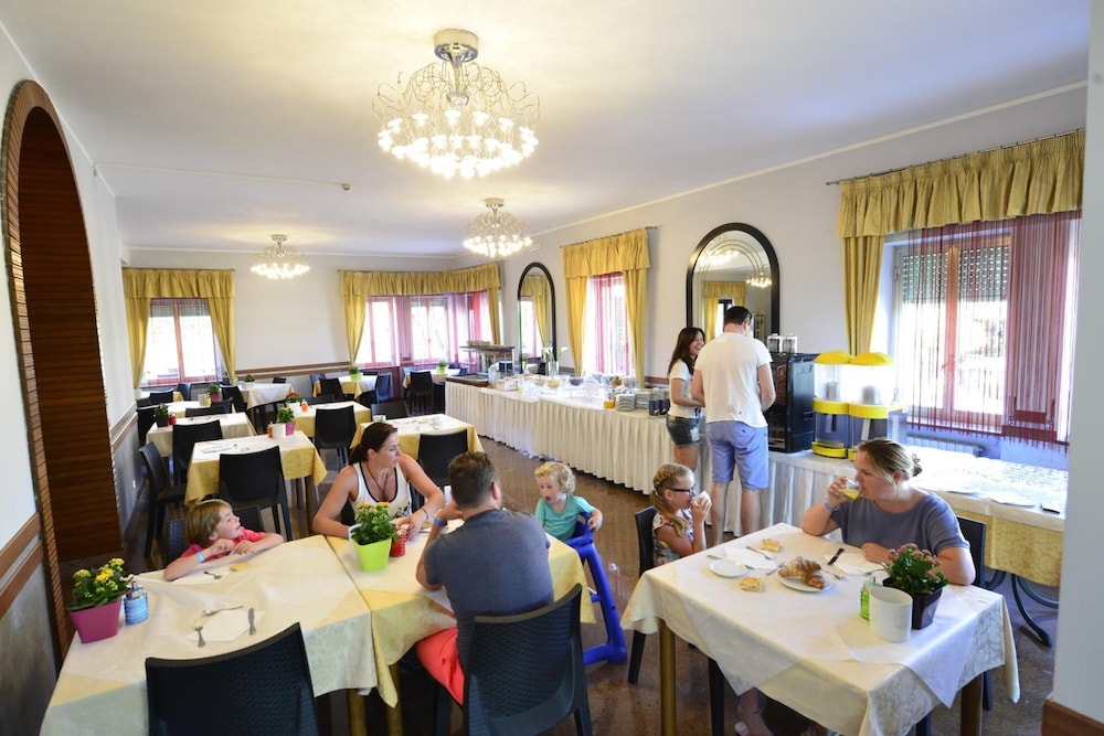 restaurant-cafeteria
