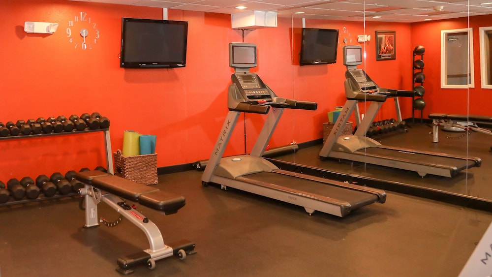Holiday Inn Express and Suites Colorado Springs North an IHG Hotel 38/67