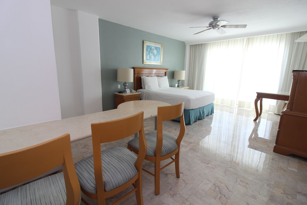 Emporio Acapulco 53/66