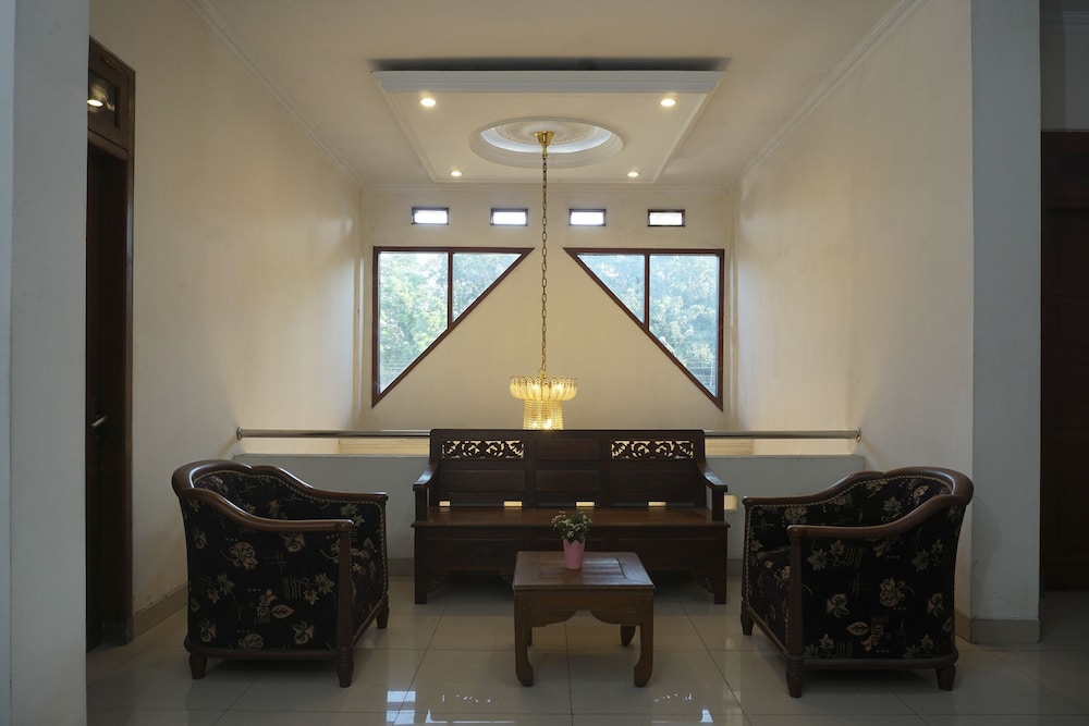 OYO 902 Hotel Pondok Anggun 38/40