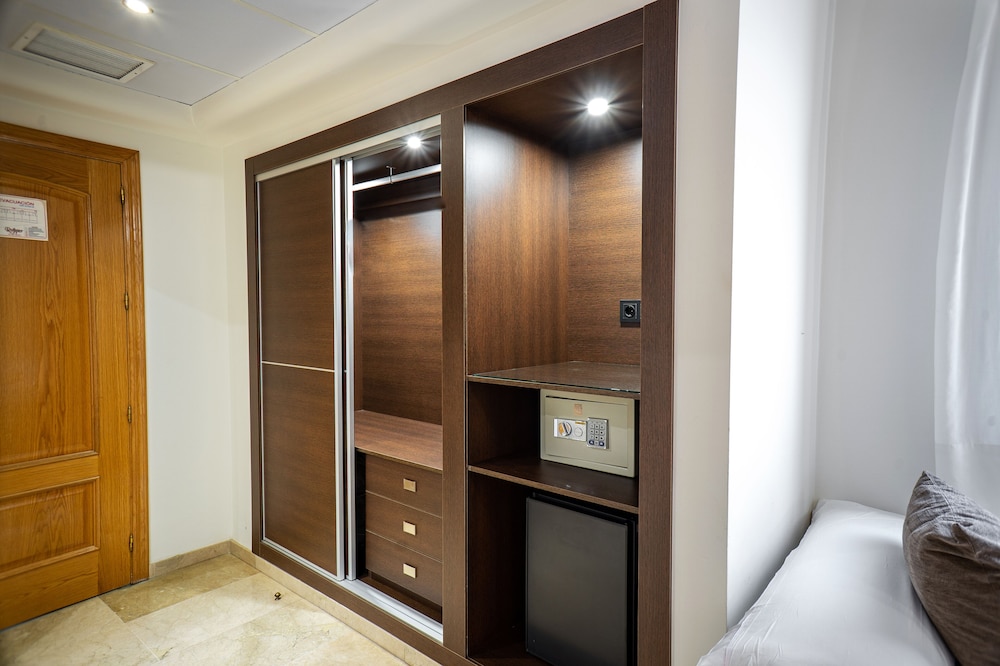 Hotel Mainake Sl 35/60