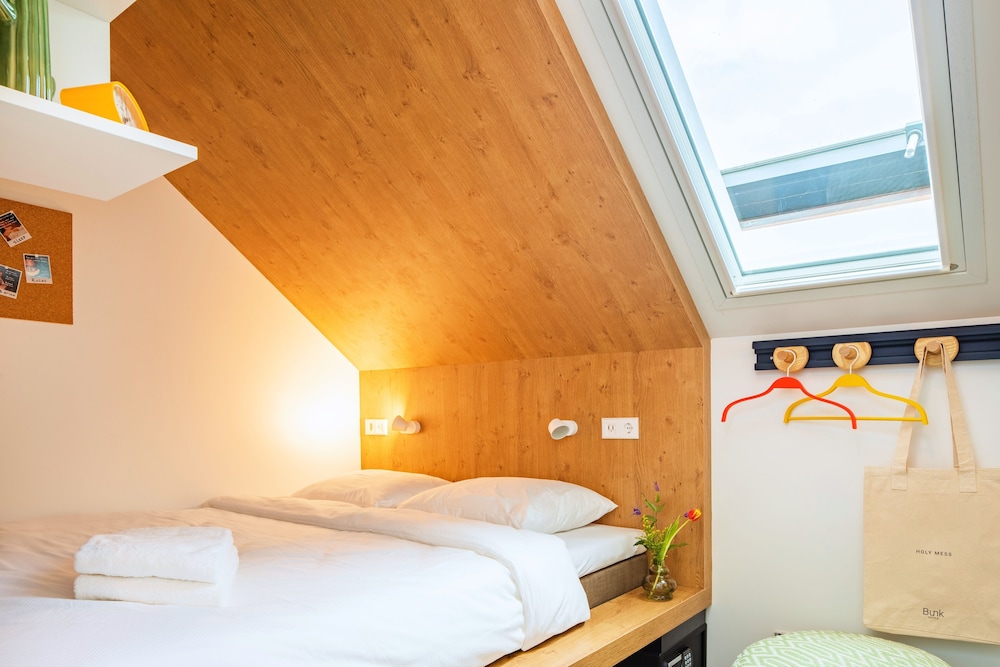 Compact, Queen Bed