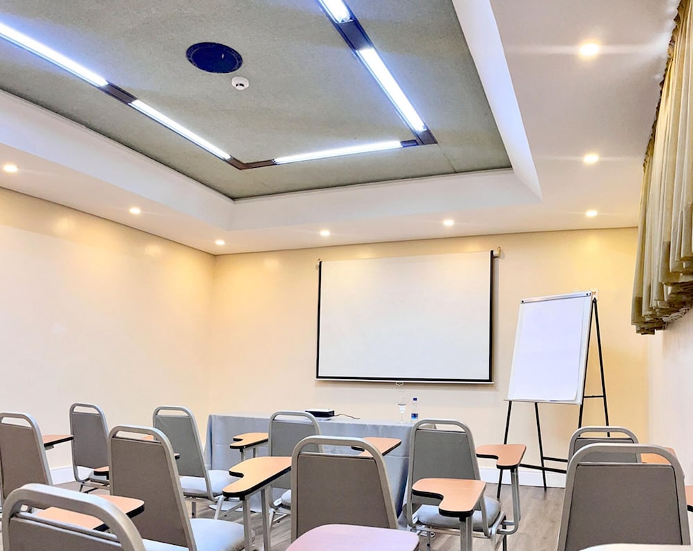 Hotel Adrianopolis All Suites 61/65