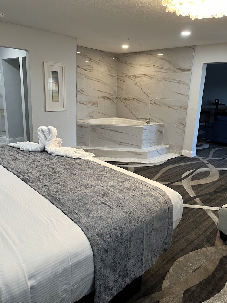 Opal Hotel and Suites 28/50