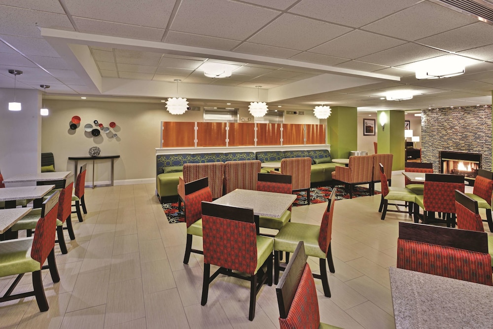 La Quinta Inn & Suites Summersville / New River National Park 34/47