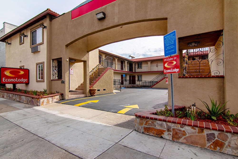 Econo Lodge Long Beach I-405 21/25