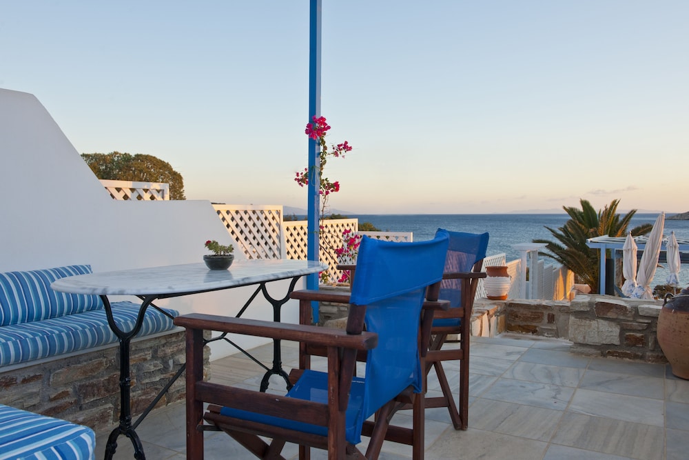 Dolphin Antiparos Villas and Suites 26/50