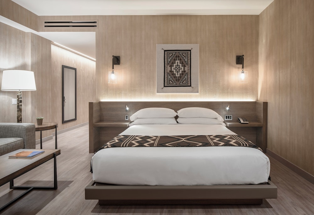 DELUXE, KING BED, BALCONY