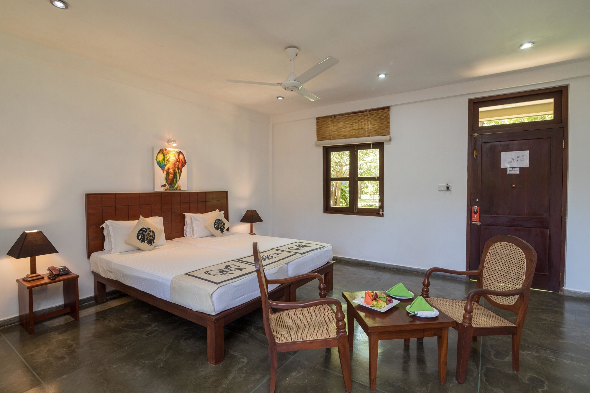 Deluxe, Queen Bed