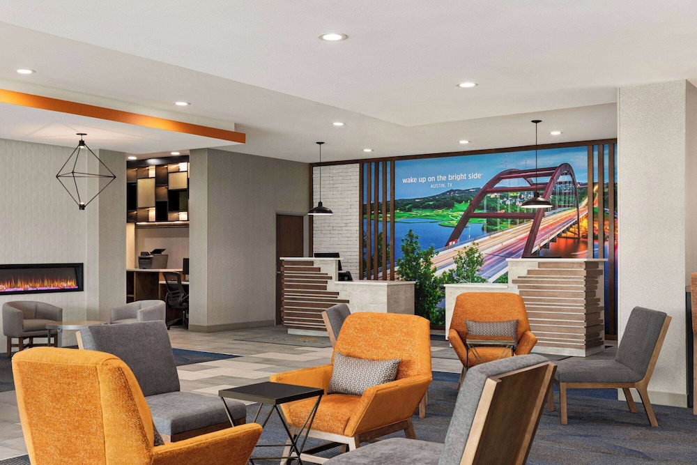La Quinta Inn & Suites by Wyndham Austin South 45/53