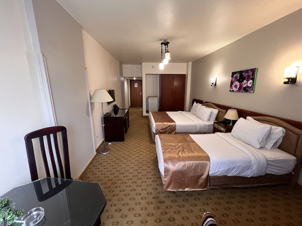 Santana Hotel 12/50