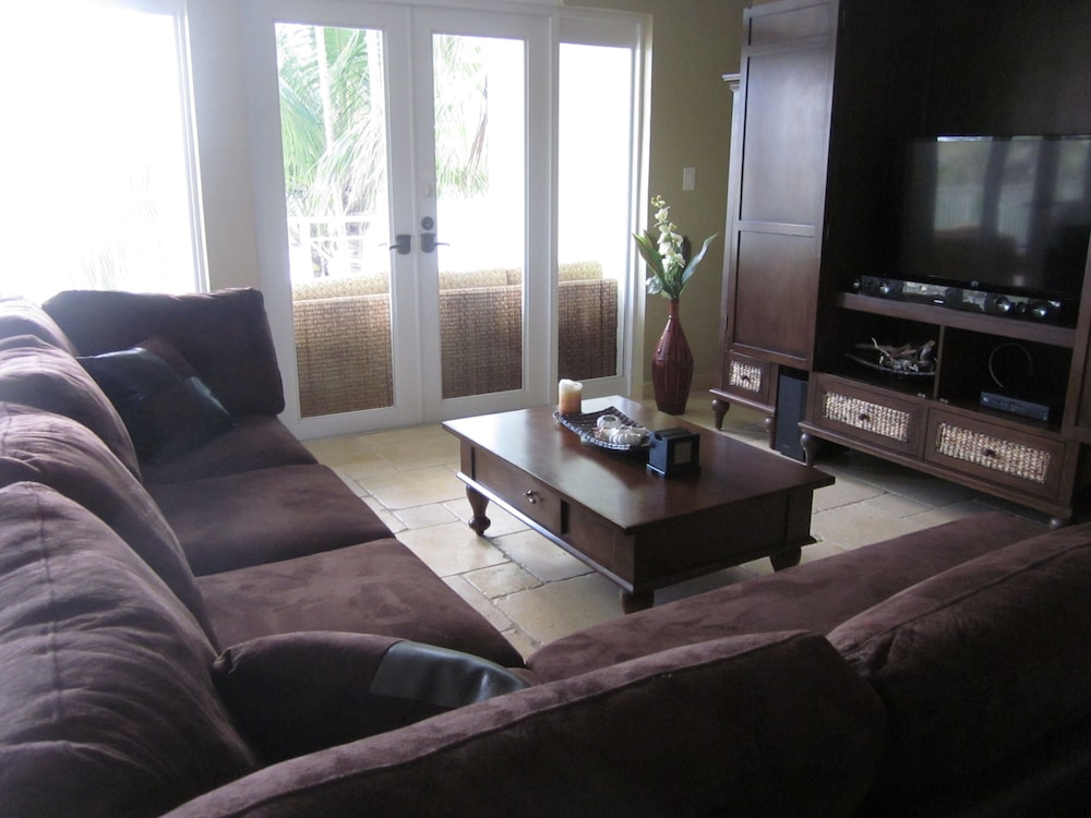 February Point Resort Estates Bb1 25/50