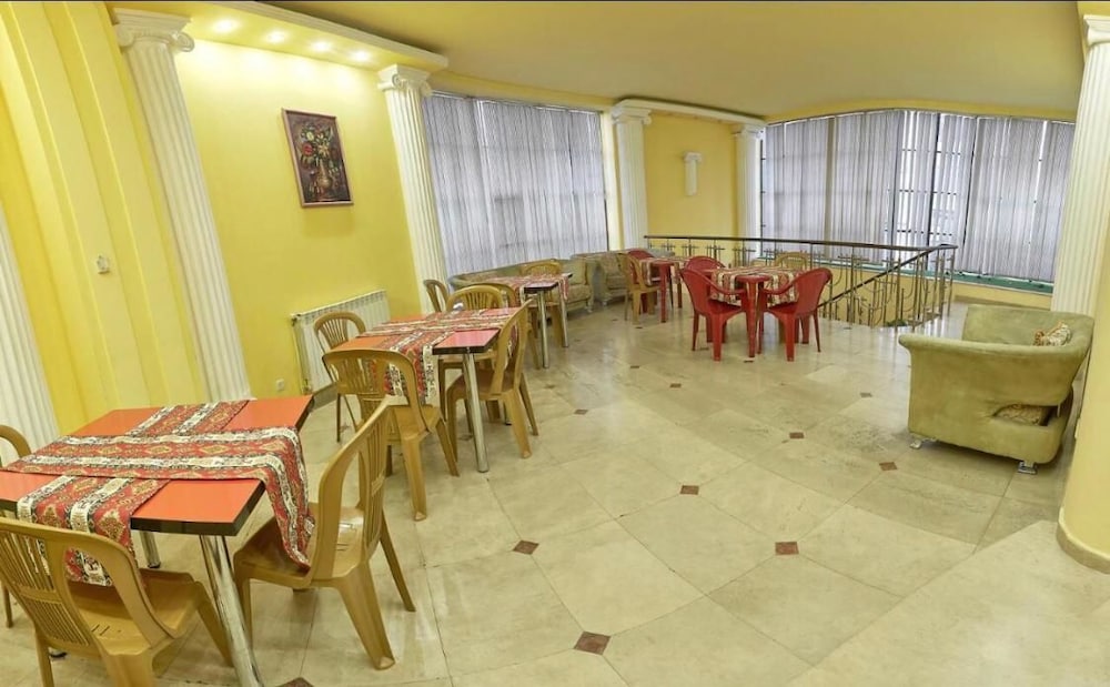 Bella Hotel 40/50
