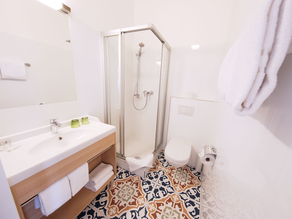 HOTEL DREI KRONEN VIENNA CITY 34/74